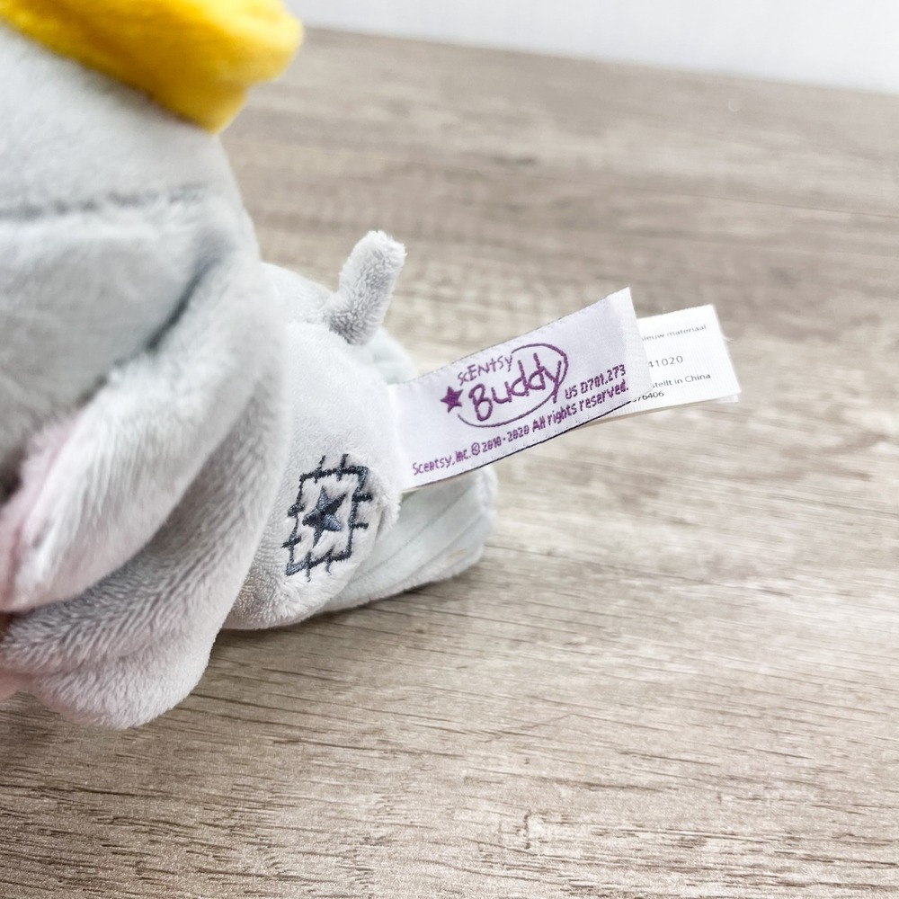 Disney Scentsy Buddy Clip Dumbo Elephant Plush Backpack Clip Gray Yellow Hat - Picture 10 of 14